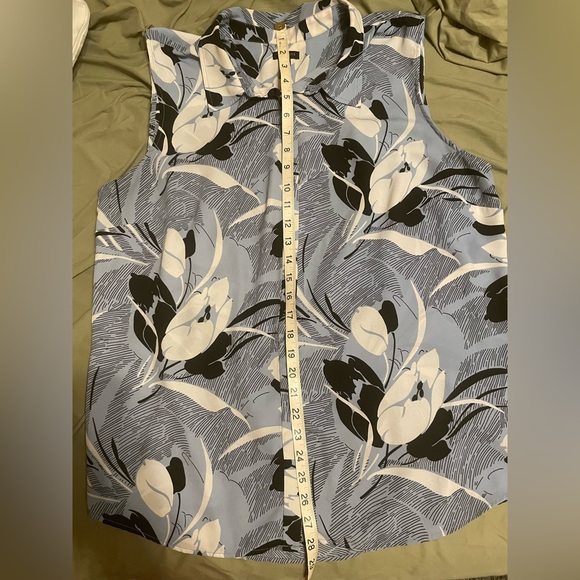 Talbots sleeveless button up - Picture 4 of 7